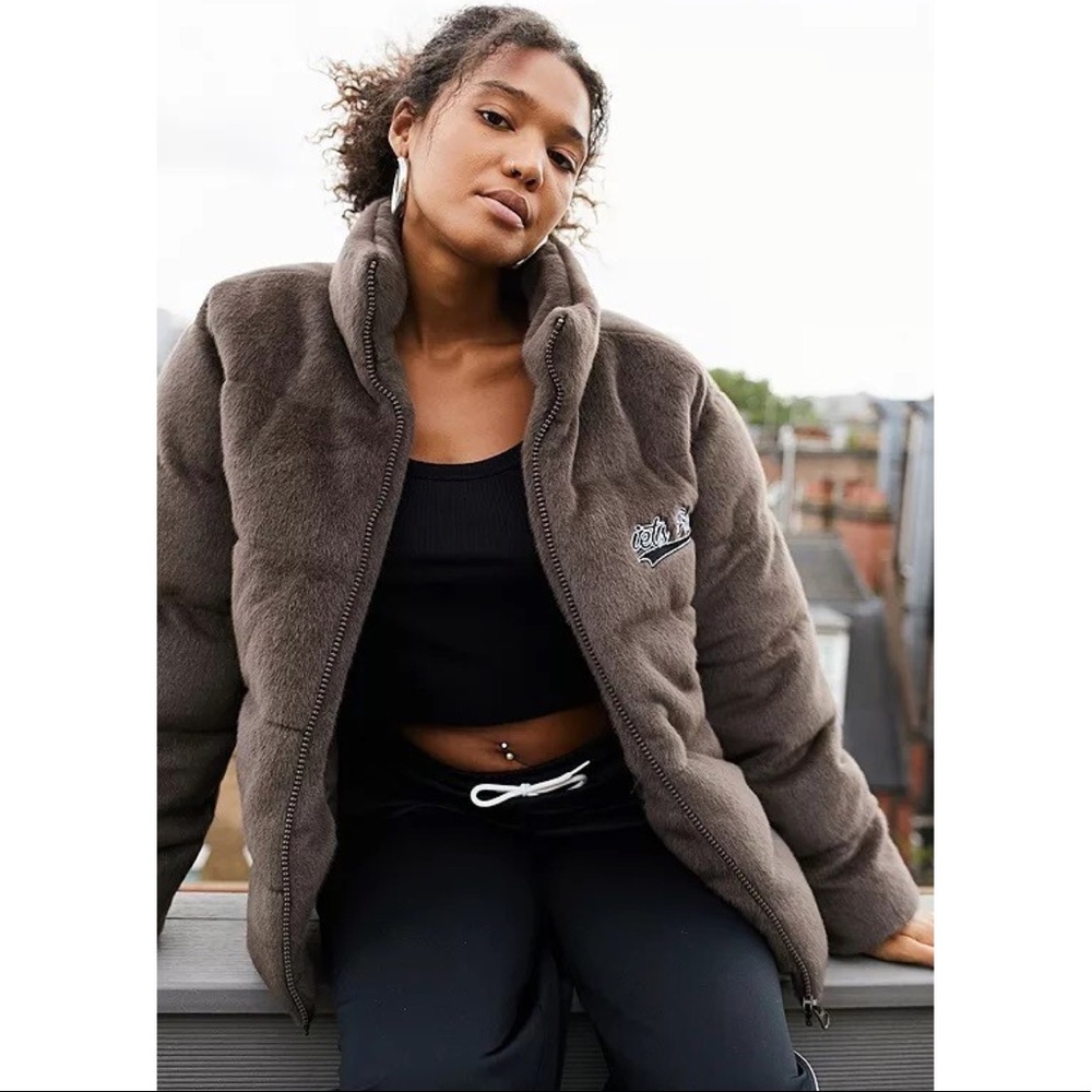 NWT BDG Urban Outfitters iets Frans Donna Faux Fur Puffer Jacker in size small